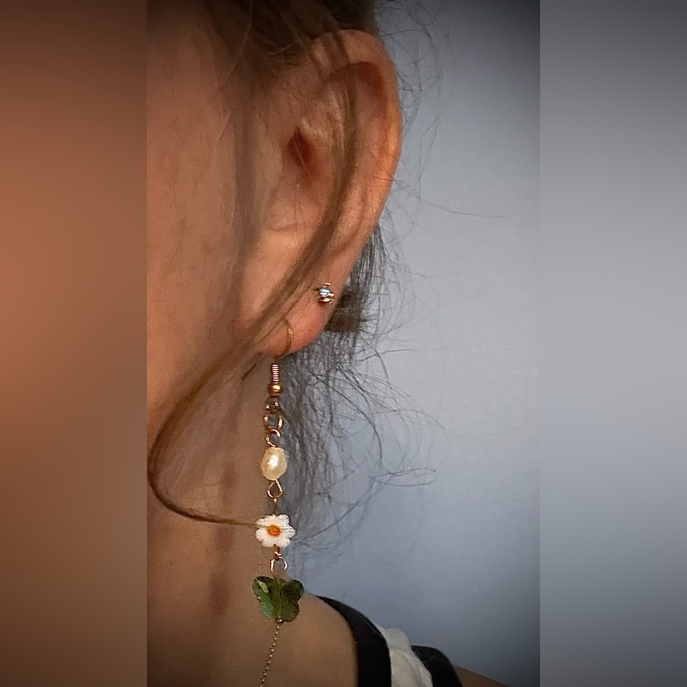 DANGLING EARRINGS | Gold, Faux Pearl, & Green Butterflies - Picture 6 of 9